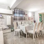 Serena Vila Assisi